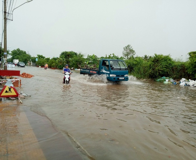 Đường phố Bạc Liêu biến thành sông sau trận mưa lớn - 8 Đường phố Bạc Liêu biến thành sông sau trận mưa lớn - 8