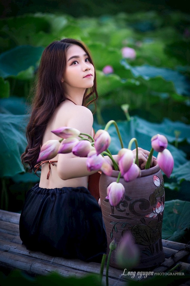 Những thiếu nữ mặc thế này đẹp hút mắt ở hồ sen, cần gì khoe thân - 3 Những thiếu nữ mặc thế này đẹp hút mắt ở hồ sen, cần gì khoe thân - 3