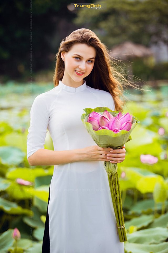 Những thiếu nữ mặc thế này đẹp hút mắt ở hồ sen, cần gì khoe thân - 7 Những thiếu nữ mặc thế này đẹp hút mắt ở hồ sen, cần gì khoe thân - 7