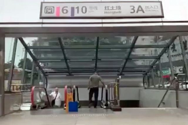 Nhà ga tàu điện ngầm có độ sâu bằng chiều cao tòa nhà 31 tầng - 1 Nhà ga tàu điện ngầm có độ sâu bằng chiều cao tòa nhà 31 tầng - 1