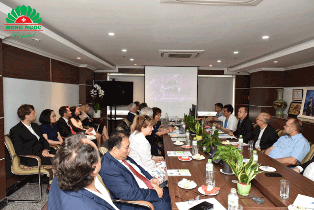 Phó Chủ tịch Hạ viện Quốc hội Cộng hòa Séc sang thăm Trung tâm IVF tiêu chuẩn châu Âu - 2 Phó Chủ tịch Hạ viện Quốc hội Cộng hòa Séc sang thăm Trung tâm IVF tiêu chuẩn châu Âu - 2
