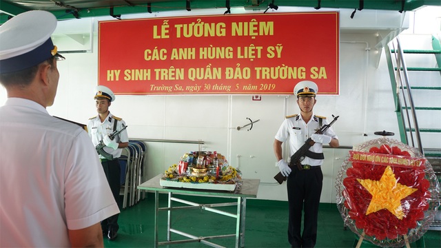 Bài diễn văn xúc động tưởng niệm các liệt sĩ hi sinh ở Trường Sa 31 năm trước - 1 Bài diễn văn xúc động tưởng niệm các liệt sĩ hi sinh ở Trường Sa 31 năm trước - 1