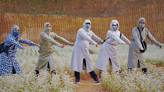 Trào lưu chụp ảnh với áo chống nắng “chuẩn ninja” của phượt thủ - 2 Trào lưu chụp ảnh với áo chống nắng “chuẩn ninja” của phượt thủ - 2