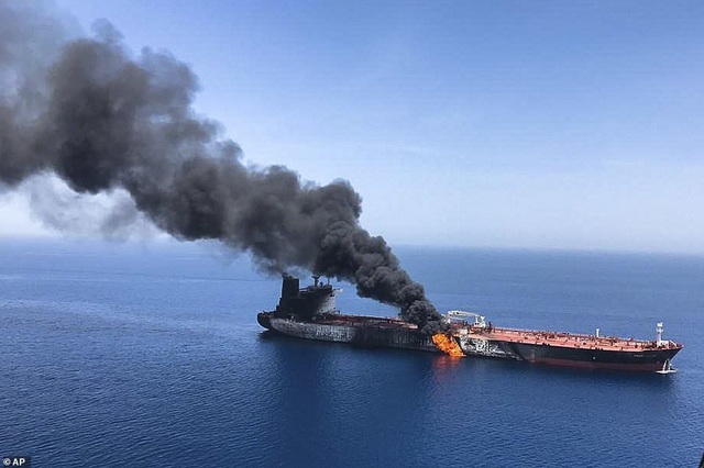 Đáp trả Mỹ, Iran công bố hình ảnh thủy thủ tàu dầu được giải cứu - 2