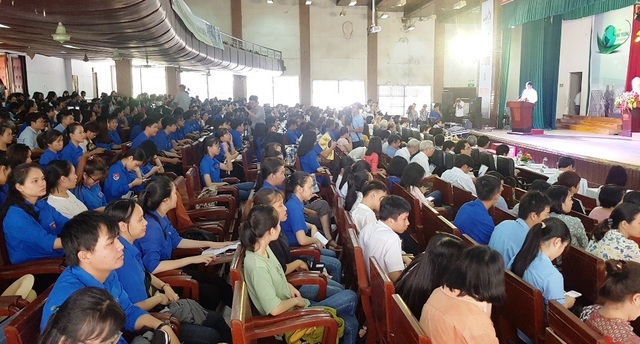 Thứ trưởng Bộ GDĐT: HS, SV và phụ huynh hãy tích cực tham gia hoạt động bảo vệ môi trường - 1 Thứ trưởng Bộ GDĐT: HS, SV và phụ huynh hãy tích cực tham gia hoạt động bảo vệ môi trường - 1