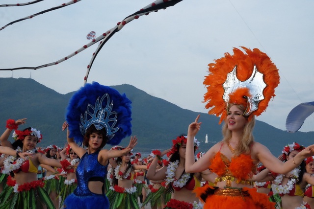 Flashmob bikini khuấy động biển hè Đà Nẵng - 2 Flashmob bikini khuấy động biển hè Đà Nẵng - 2