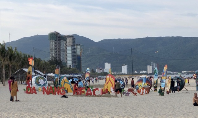 Flashmob bikini khuấy động biển hè Đà Nẵng - 9 Flashmob bikini khuấy động biển hè Đà Nẵng - 9