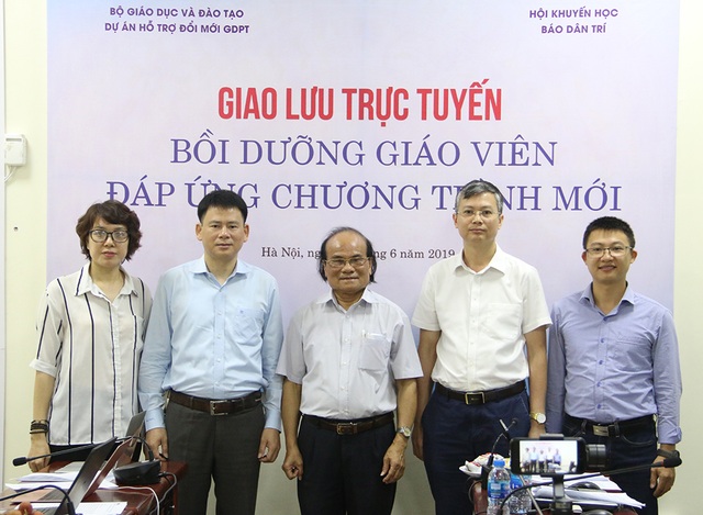 Đang giao lưu trực tuyến Bồi dưỡng giáo viên đáp ứng chương trình GDPT mới - 5