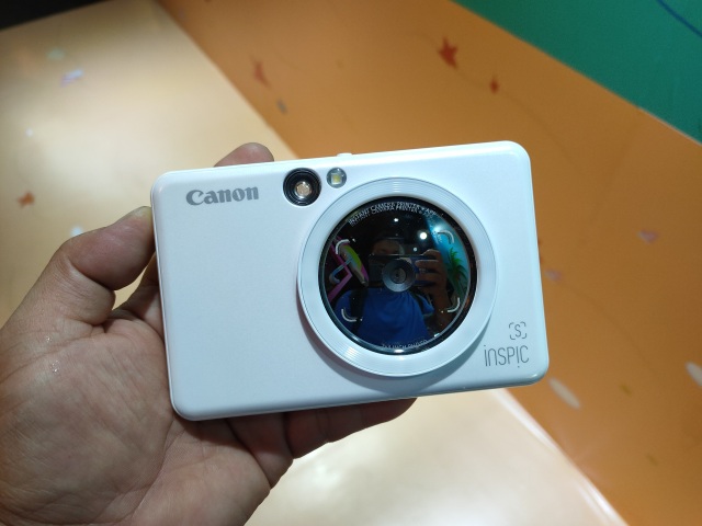 Canon bất ngờ giới thiệu máy ảnh chụp in liền đầu tiên tại Việt Nam