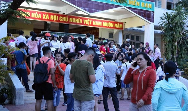Phú Yên: Trường THPT chuyên Lương Văn Chánh công bố điểm chuẩn - 2 Phú Yên: Trường THPT chuyên Lương Văn Chánh công bố điểm chuẩn - 2