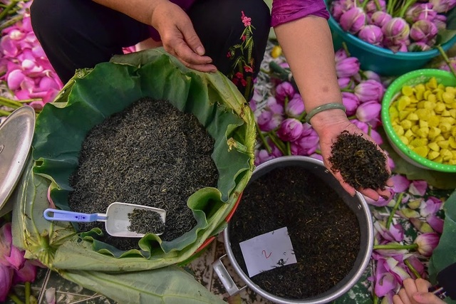 Đệ nhất trà Hà Nội: Làm từ 1000 bông sen, bán giá đắt như vàng - 17