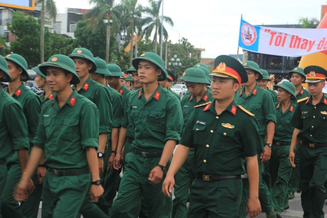 Hàng ngàn người đi bộ kêu gọi “không uống rượu bia khi lái xe” - 3 Hàng ngàn người đi bộ kêu gọi “không uống rượu bia khi lái xe” - 3