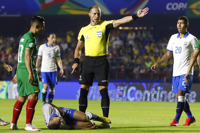 Brazil 3-0 Bolivia: Coutinho lập cú đúp, siêu phẩm của Everton - 8 Brazil 3-0 Bolivia: Coutinho lập cú đúp, siêu phẩm của Everton - 8