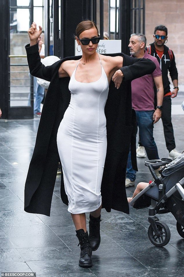 Irina Shayk nắm tay Stella Maxwell dạo phố - 7 Irina Shayk nắm tay Stella Maxwell dạo phố - 7