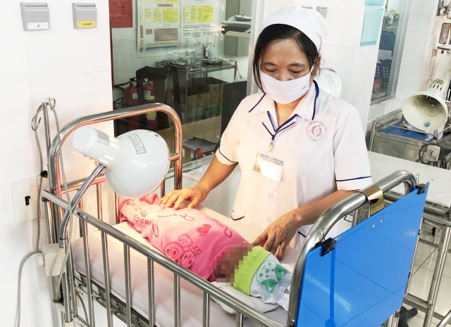 Bạc Liêu: Bé gái sơ sinh bị bỏ rơi ở bệnh viện, nửa tháng qua không ai đến nhận - 1 Bạc Liêu: Bé gái sơ sinh bị bỏ rơi ở bệnh viện, nửa tháng qua không ai đến nhận - 1