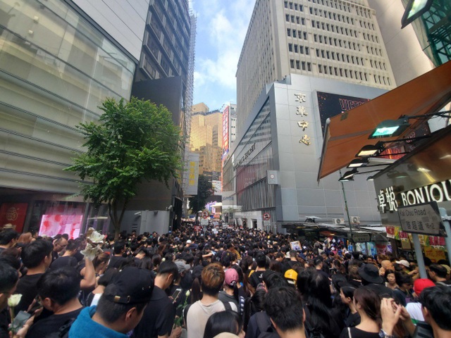 “Biển người” áo đen Hong Kong biểu tình dù dự luật dẫn độ đã bị hoãn - Ảnh minh hoạ 4