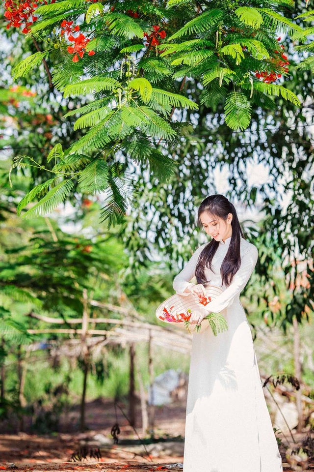 Hot girl bản sao Ngọc Trinh khoe vẻ đẹp tinh khôi áo dài trắng - 7 Hot girl bản sao Ngọc Trinh khoe vẻ đẹp tinh khôi áo dài trắng - 7