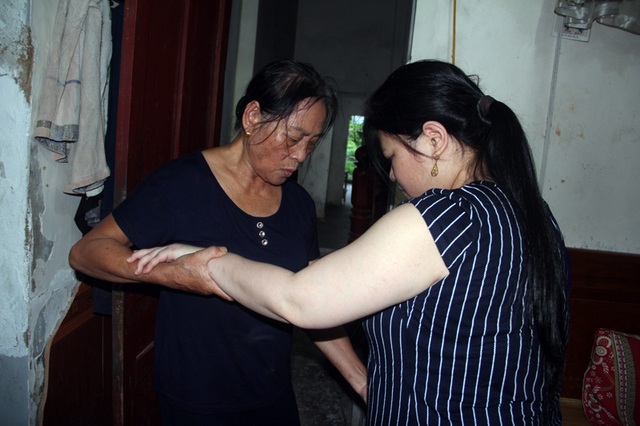 Người đàn bà bất hạnh mất 2 con, chăm chồng ung thư và đứa con sống thực vật - 4 Người đàn bà bất hạnh mất 2 con, chăm chồng ung thư và đứa con sống thực vật - 4