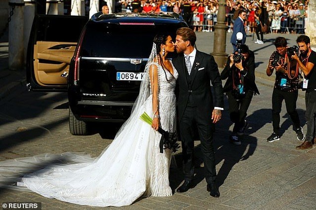 MC truyền hình 41 tuổi kết hôn với danh thủ Sergio Ramos - 13 MC truyền hình 41 tuổi kết hôn với danh thủ Sergio Ramos - 13