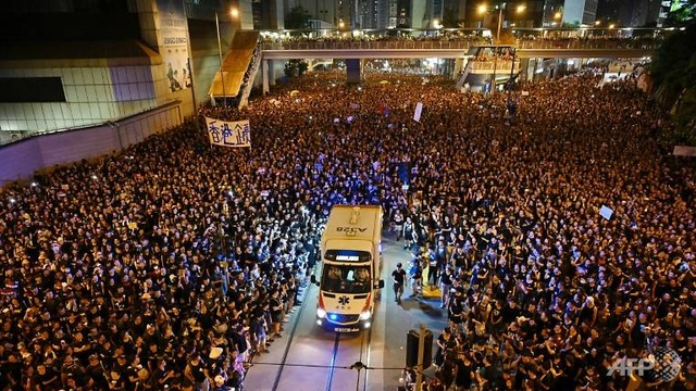 Gần 2 triệu người xuống đường biểu tình, lãnh đạo Hong Kong xin lỗi người dân - 2 Gần 2 triệu người xuống đường biểu tình, lãnh đạo Hong Kong xin lỗi người dân - 2