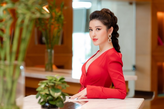 Á hậu Huyền My khoe vòng 1 táo bạo - 5 Á hậu Huyền My khoe vòng 1 táo bạo - 5