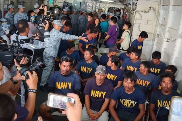 Philippines lý giải sự im lặng của Tổng thống Duterte sau nghi án tàu Trung Quốc đâm tàu Manila - 1 Philippines lý giải sự im lặng của Tổng thống Duterte sau nghi án tàu Trung Quốc đâm tàu Manila - 1