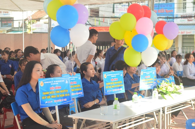 Quảng Ngãi: 500 thanh niên tình nguyện ra quân Tiếp sức mùa thi - 1 Quảng Ngãi: 500 thanh niên tình nguyện ra quân Tiếp sức mùa thi - 1