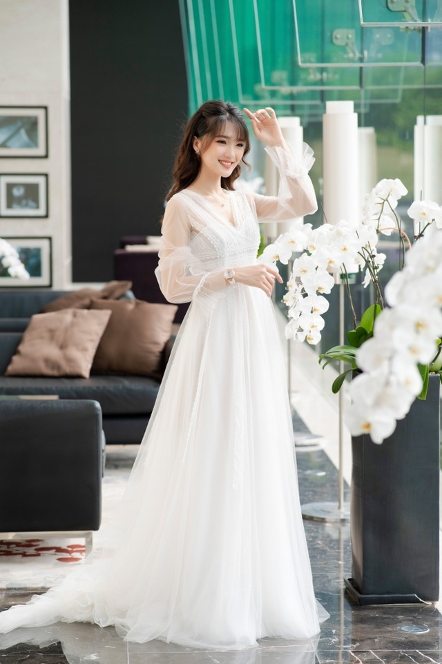 Á hậu Huyền My khoe vòng 1 táo bạo - 7 Á hậu Huyền My khoe vòng 1 táo bạo - 7