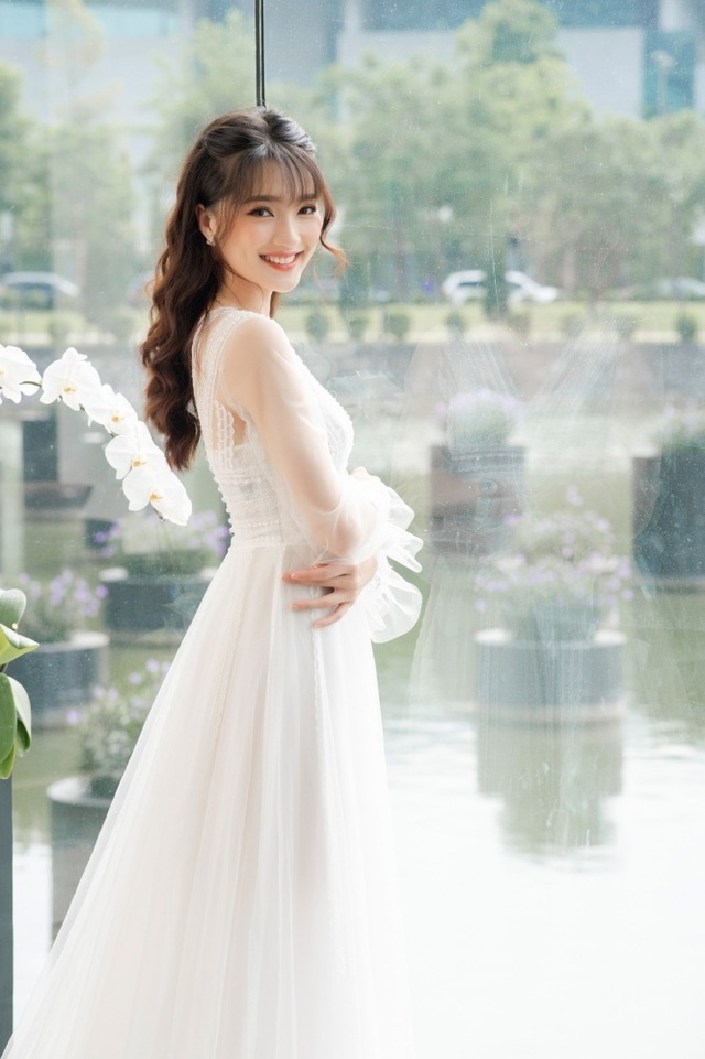 Á hậu Huyền My khoe vòng 1 táo bạo - 6 Á hậu Huyền My khoe vòng 1 táo bạo - 6