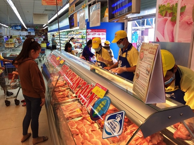 TPHCM: Nhiều siêu thị đồng loạt giảm giá thịt heo giữa “bão táp” dịch tả - 3 TPHCM: Nhiều siêu thị đồng loạt giảm giá thịt heo giữa “bão táp” dịch tả - 3