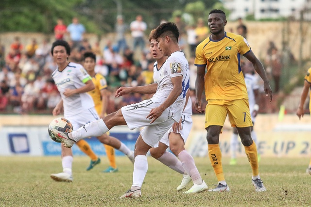 Văn Toàn tịt ngòi, HA Gia Lai thua đau trên sân Vinh - 2 Văn Toàn tịt ngòi, HA Gia Lai thua đau trên sân Vinh - 2
