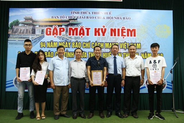 Loạt phóng sự điều tra Báo Dân trí đoạt giải Báo chí tỉnh Thừa Thiên Huế! - 4 Loạt phóng sự điều tra Báo Dân trí đoạt giải Báo chí tỉnh Thừa Thiên Huế! - 4