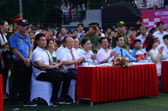 Huấn luyện viên Park Hang-seo giao lưu với người hâm mộ Quảng Ngãi - 2 Huấn luyện viên Park Hang-seo giao lưu với người hâm mộ Quảng Ngãi - 2