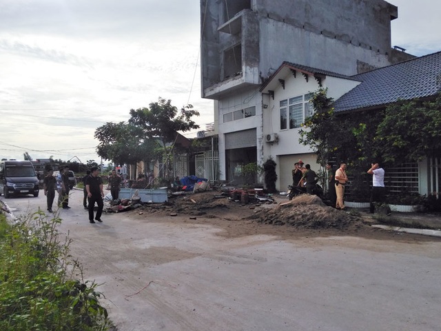 2 nhóm côn đồ truy sát, nổ súng thị uy nhau trên phố - 2 2 nhóm côn đồ truy sát, nổ súng thị uy nhau trên phố - 2