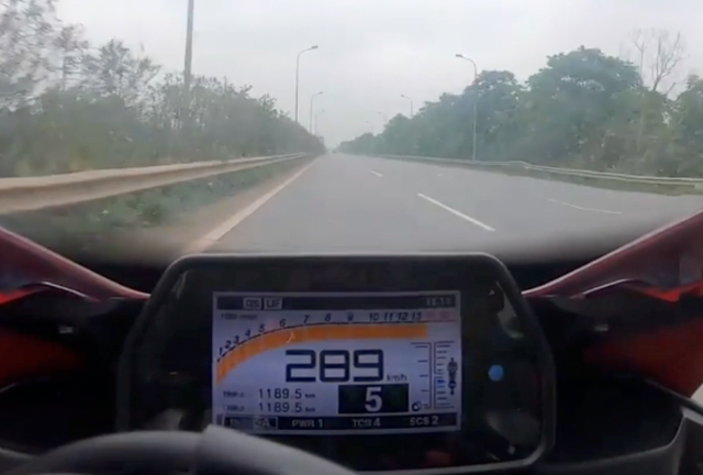 Xôn xao clip môtô chạy tốc độ gần 290 km/h trên đại lộ Thăng Long - 2