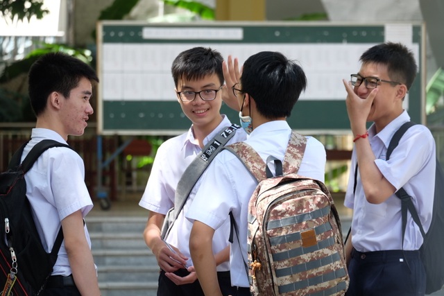 Đà Nẵng công bố điểm chuẩn lớp 10 vào các trường THPT công lập - 1 Đà Nẵng công bố điểm chuẩn lớp 10 vào các trường THPT công lập - 1