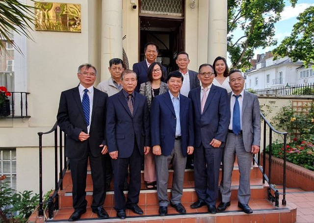 Trí thức người Việt tại Anh mong muốn góp sức giúp Việt Nam phát triển - 1 Trí thức người Việt tại Anh mong muốn góp sức giúp Việt Nam phát triển - 1