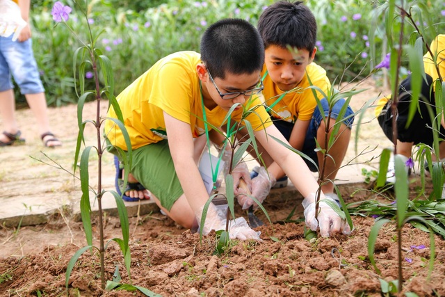 Vai trò của gia đình trong việc hình thành nhân cách của trẻ - 1 Vai trò của gia đình trong việc hình thành nhân cách của trẻ - 1