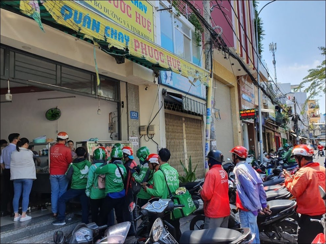 “Lạ đời” hàng quán thời 4.0: Không mặt tiền, không nhân viên, không shipper vẫn “phất” lên - 2 “Lạ đời” hàng quán thời 4.0: Không mặt tiền, không nhân viên, không shipper vẫn “phất” lên - 2