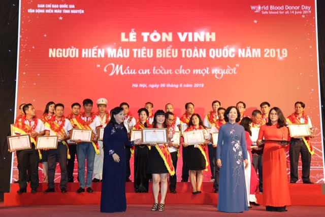 Nữ cán bộ xã biên giới gần 30 lần hiến máu cứu người - 4 Nữ cán bộ xã biên giới gần 30 lần hiến máu cứu người - 4