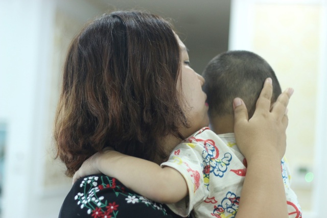 Vụ cô giáo tát bé 3 tuổi lằn má, tím bầm môi: Nhà trường chịu trách nhiệm trước gia đình! - 2 Vụ cô giáo tát bé 3 tuổi lằn má, tím bầm môi: Nhà trường chịu trách nhiệm trước gia đình! - 2