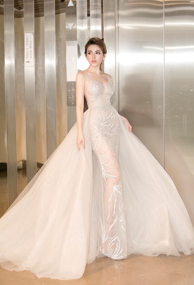 Những cô con gái tài năng, xinh đẹp, nói tiếng Anh như gió của sao Việt - 13 Những cô con gái tài năng, xinh đẹp, nói tiếng Anh như gió của sao Việt - 13