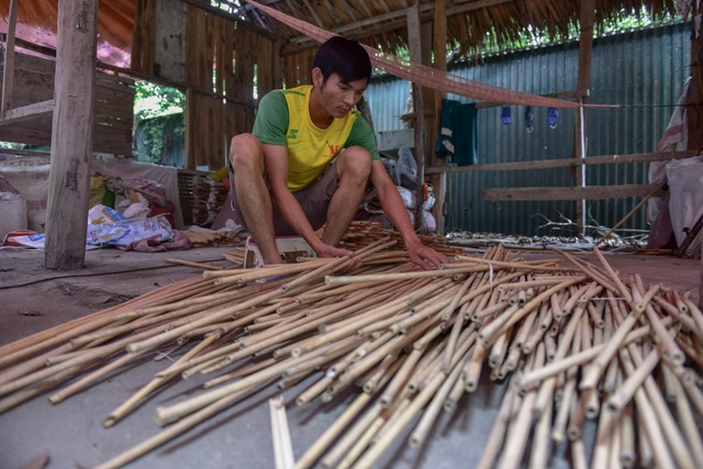 Mục sở thị quy trình làm ống hút tre xuất khẩu mang về tiền tỷ mỗi tháng của 8X Việt - 1 Mục sở thị quy trình làm ống hút tre xuất khẩu mang về tiền tỷ mỗi tháng của 8X Việt - 1