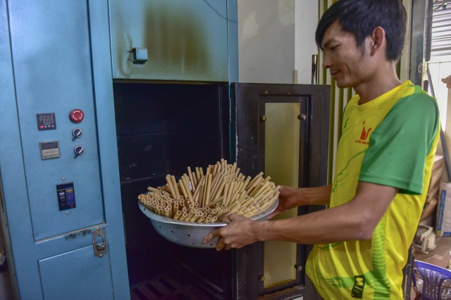 Mục sở thị quy trình làm ống hút tre xuất khẩu mang về tiền tỷ mỗi tháng của 8X Việt - 12 Mục sở thị quy trình làm ống hút tre xuất khẩu mang về tiền tỷ mỗi tháng của 8X Việt - 12