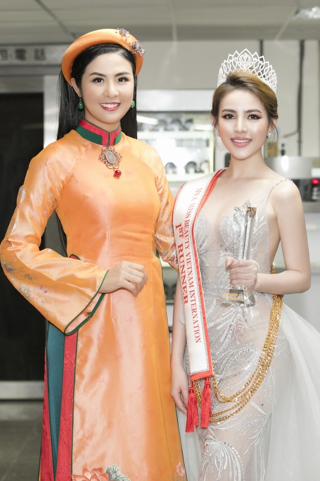 Những cô con gái tài năng, xinh đẹp, nói tiếng Anh như gió của sao Việt - 12 Những cô con gái tài năng, xinh đẹp, nói tiếng Anh như gió của sao Việt - 12