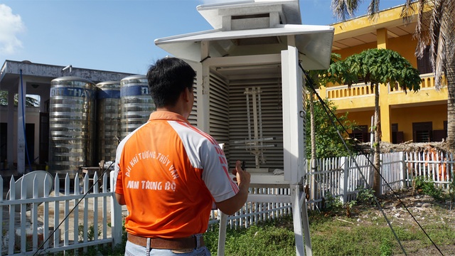 Chuyện những người bắt bệnh ông trời ở quần đảo Trường Sa - 2 Chuyện những người bắt bệnh ông trời ở quần đảo Trường Sa - 2