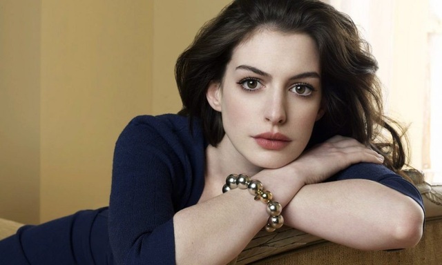 Ê-kíp ẩu đả nghiêm trọng, phim của Anne Hathaway bị ngưng trệ