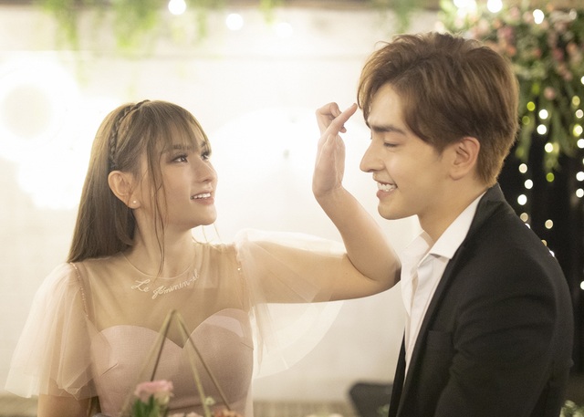 Thu Thủy khóc khi bạn trai kém 10 tuổi bất ngờ cầu hôn - 11 Thu Thủy khóc khi bạn trai kém 10 tuổi bất ngờ cầu hôn - 11