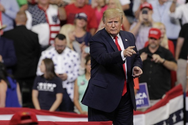 Trump chuyển từ chiến tranh thương mại sang chiến tranh tiền tệ - 1 Trump chuyển từ chiến tranh thương mại sang chiến tranh tiền tệ - 1