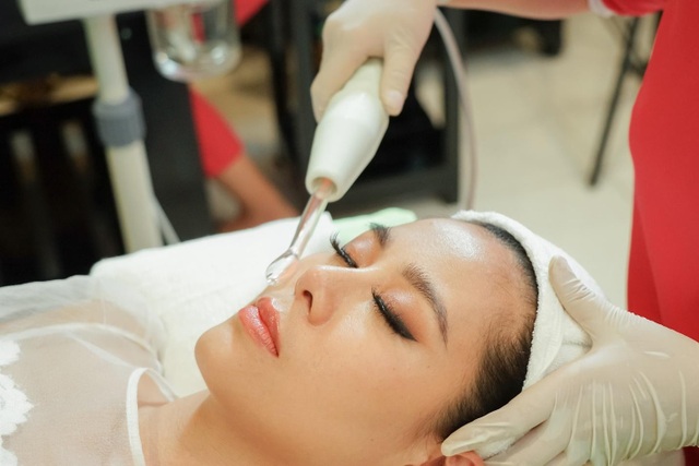 Da căng mịn như nghệ sĩ Việt Hương và diễn viên Nam Thư tại Seoul Spa sau các Web Drama giang hồ - 3 Da căng mịn như nghệ sĩ Việt Hương và diễn viên Nam Thư tại Seoul Spa sau các Web Drama giang hồ - 3